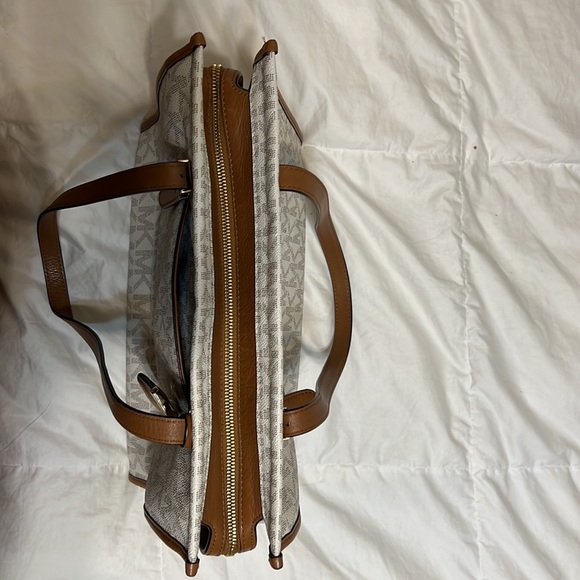💥 LOWEST PRICE (small stain & imperfection) - Picture 12 of 15